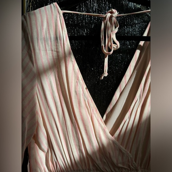 NWT Charlotte Russe Pink & White Striped Romper with Button Detail - Picture 4 of 5